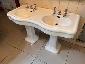 Vintage French Double Basin on Twin Pedestals C.1920 by Etablissment Porcher, Paris.