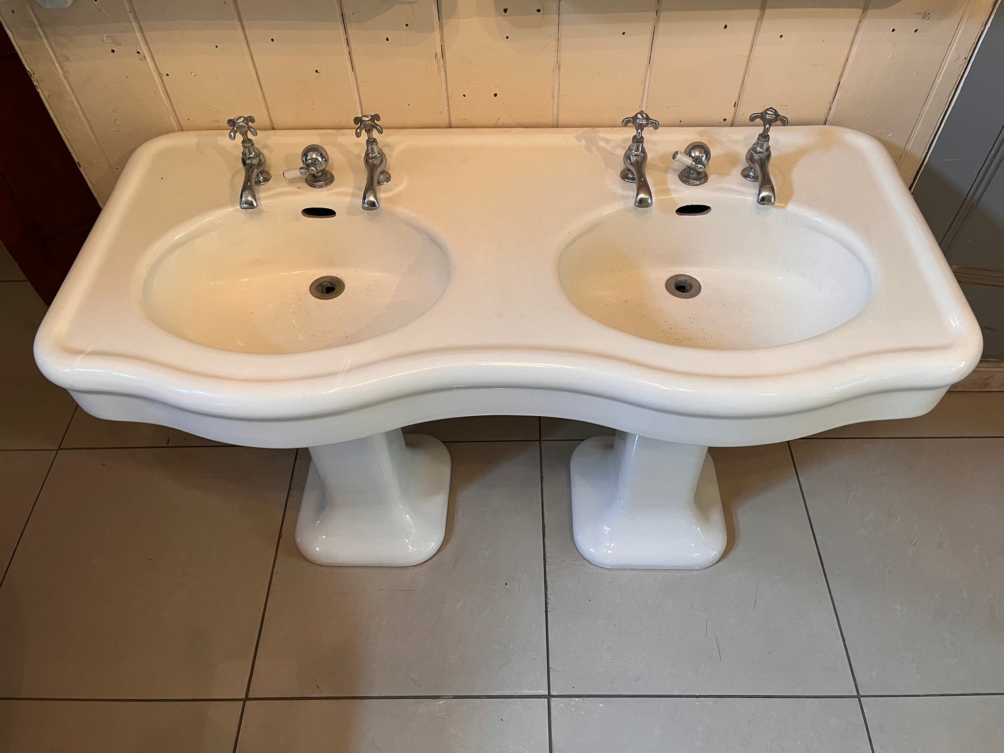 Vintage French Double Basin on Twin Pedestals C.1920 by Etablissment Porcher, Paris.