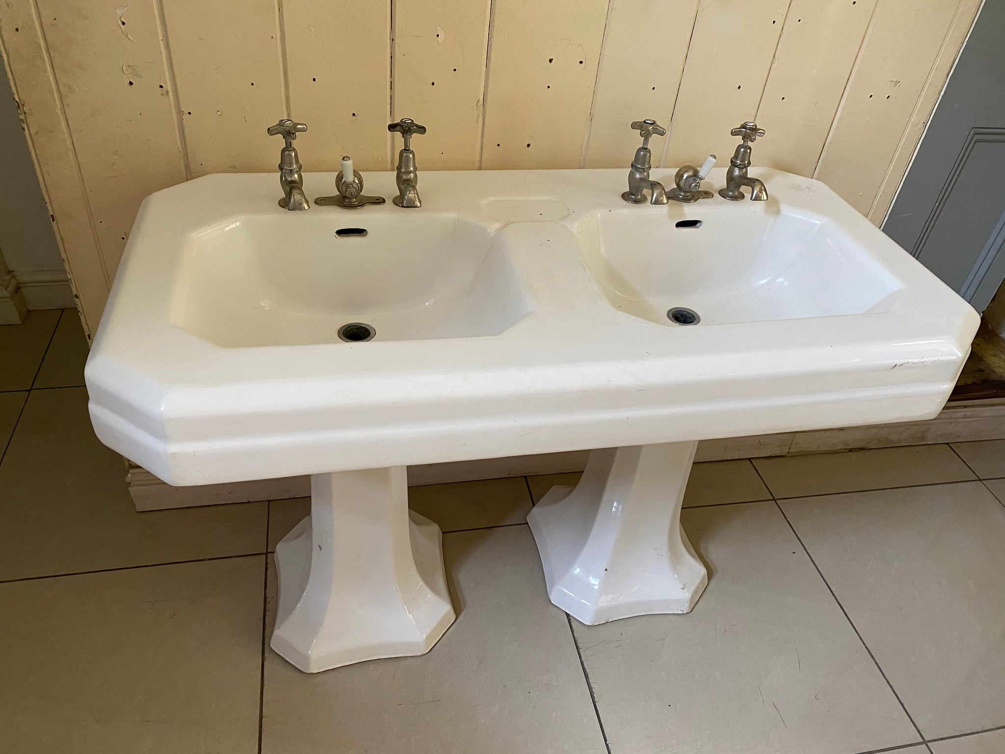 French Art Deco Double Basin on Twin Pedestals C.1920