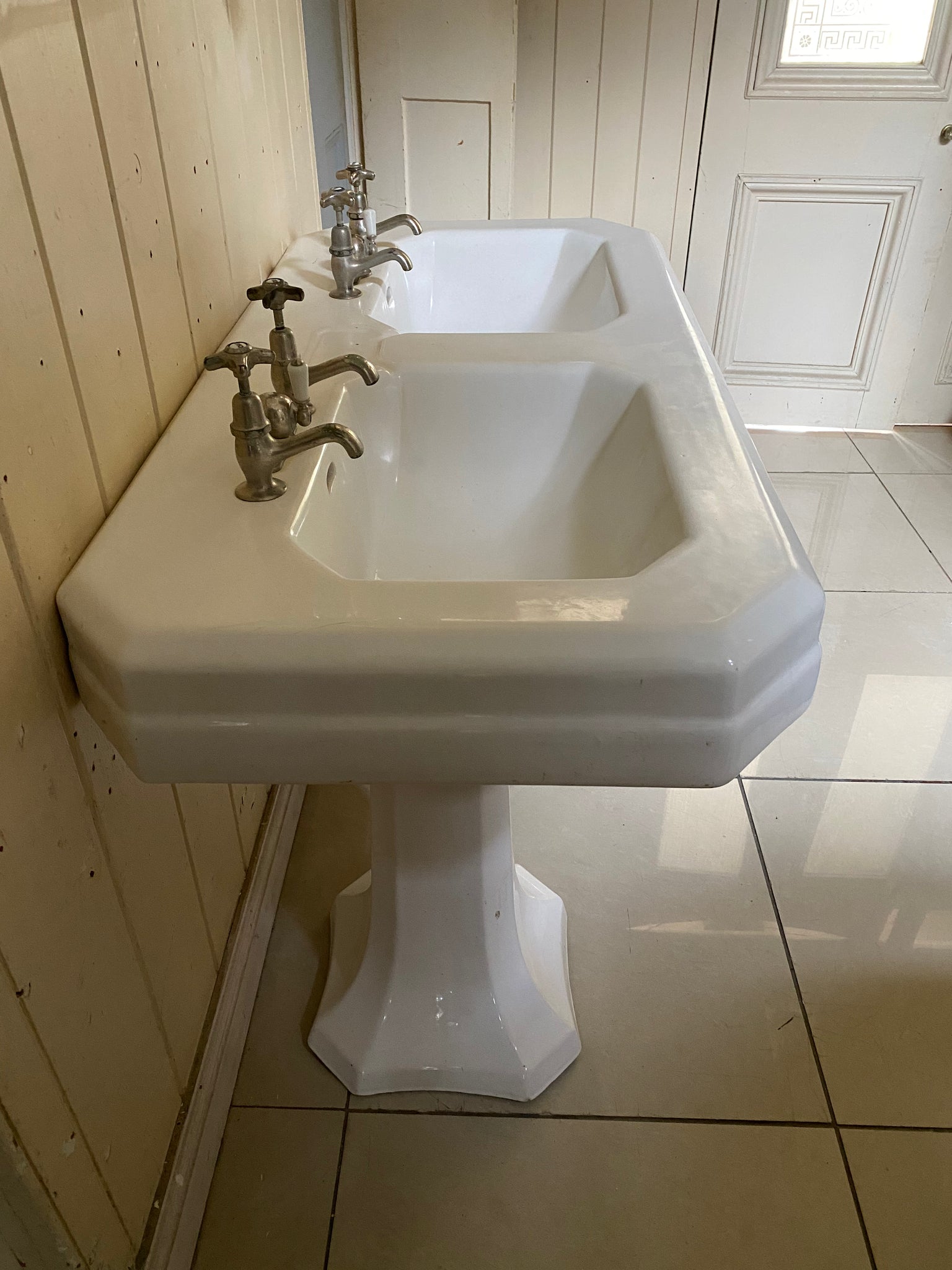 French Art Deco Double Basin on Twin Pedestals C.1920