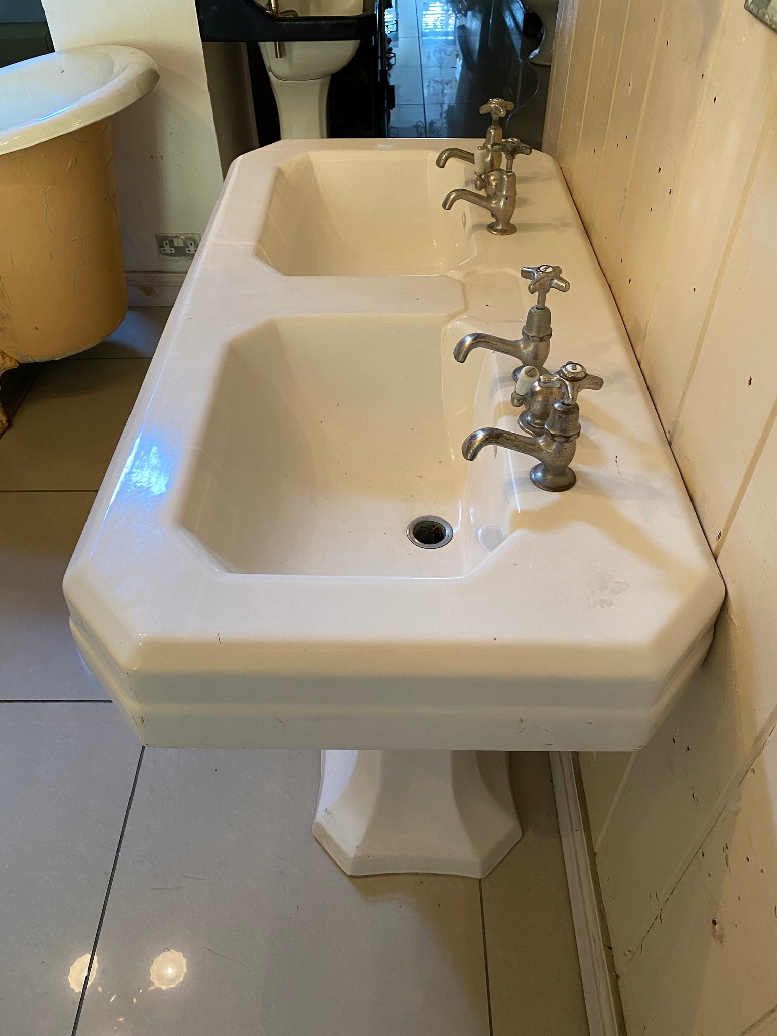 French Art Deco Double Basin on Twin Pedestals C.1920