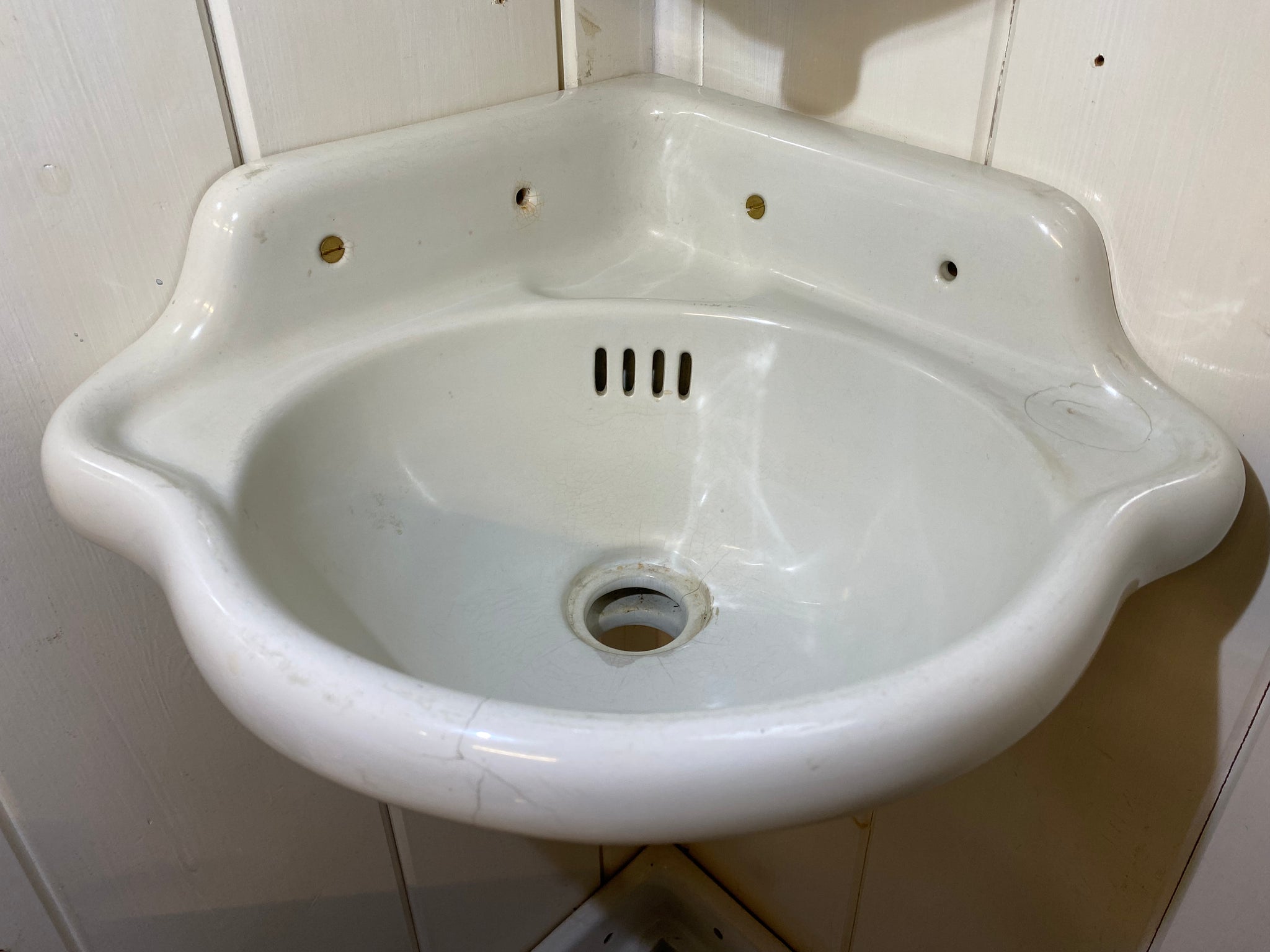 Small Royal Doulton Corner Basin C.1920