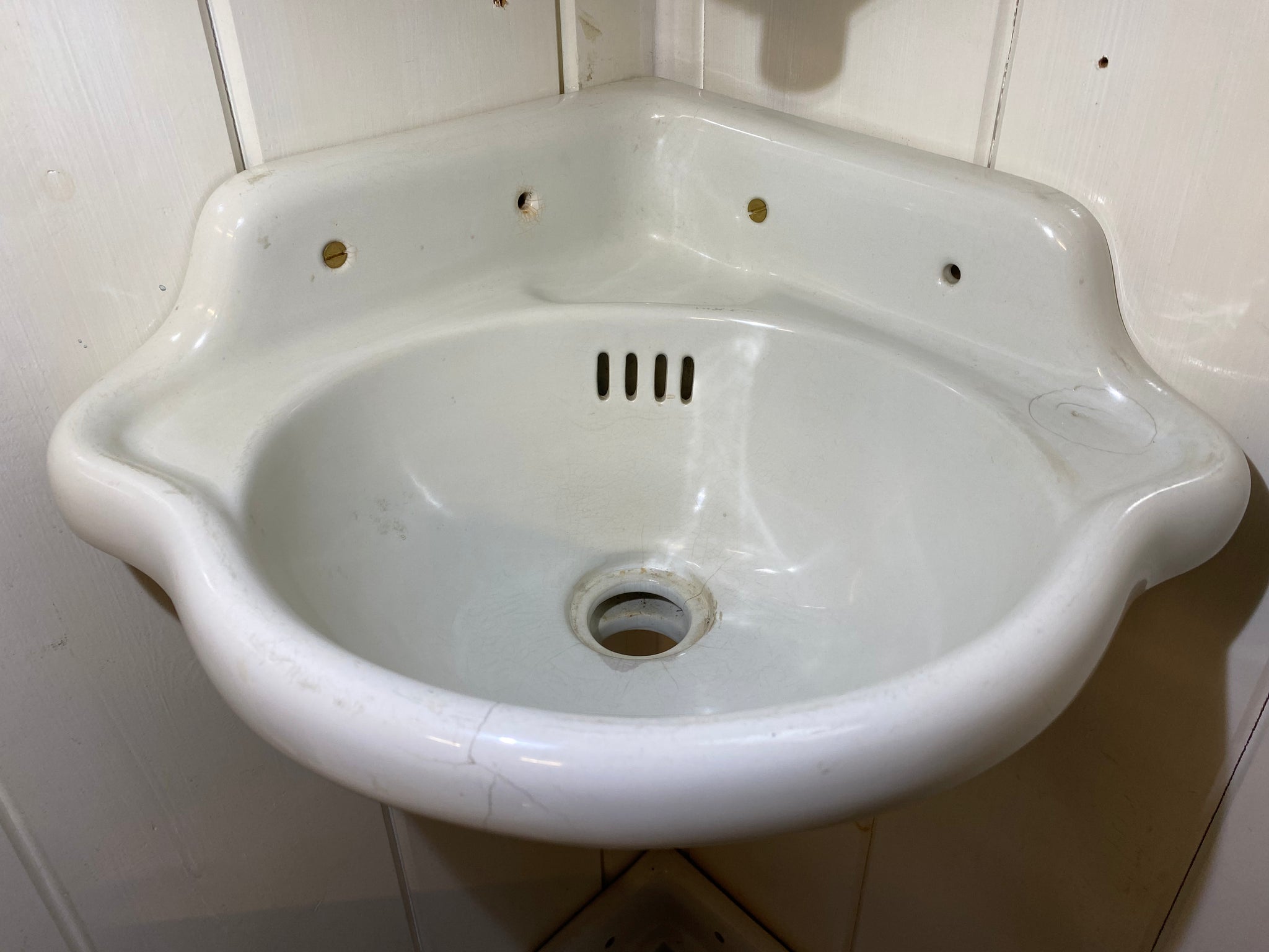 Small Royal Doulton Corner Basin C.1920