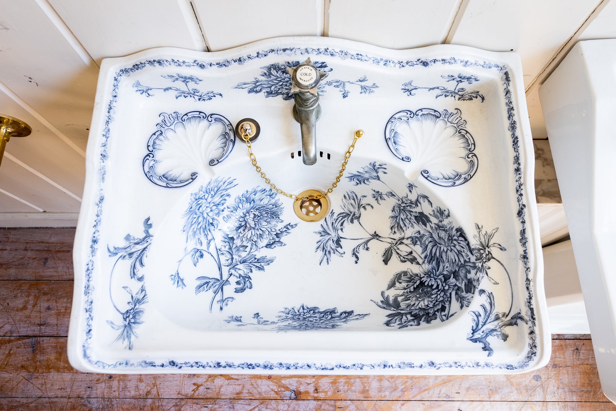 victorian blue transfer basin on a brass stand c.1890