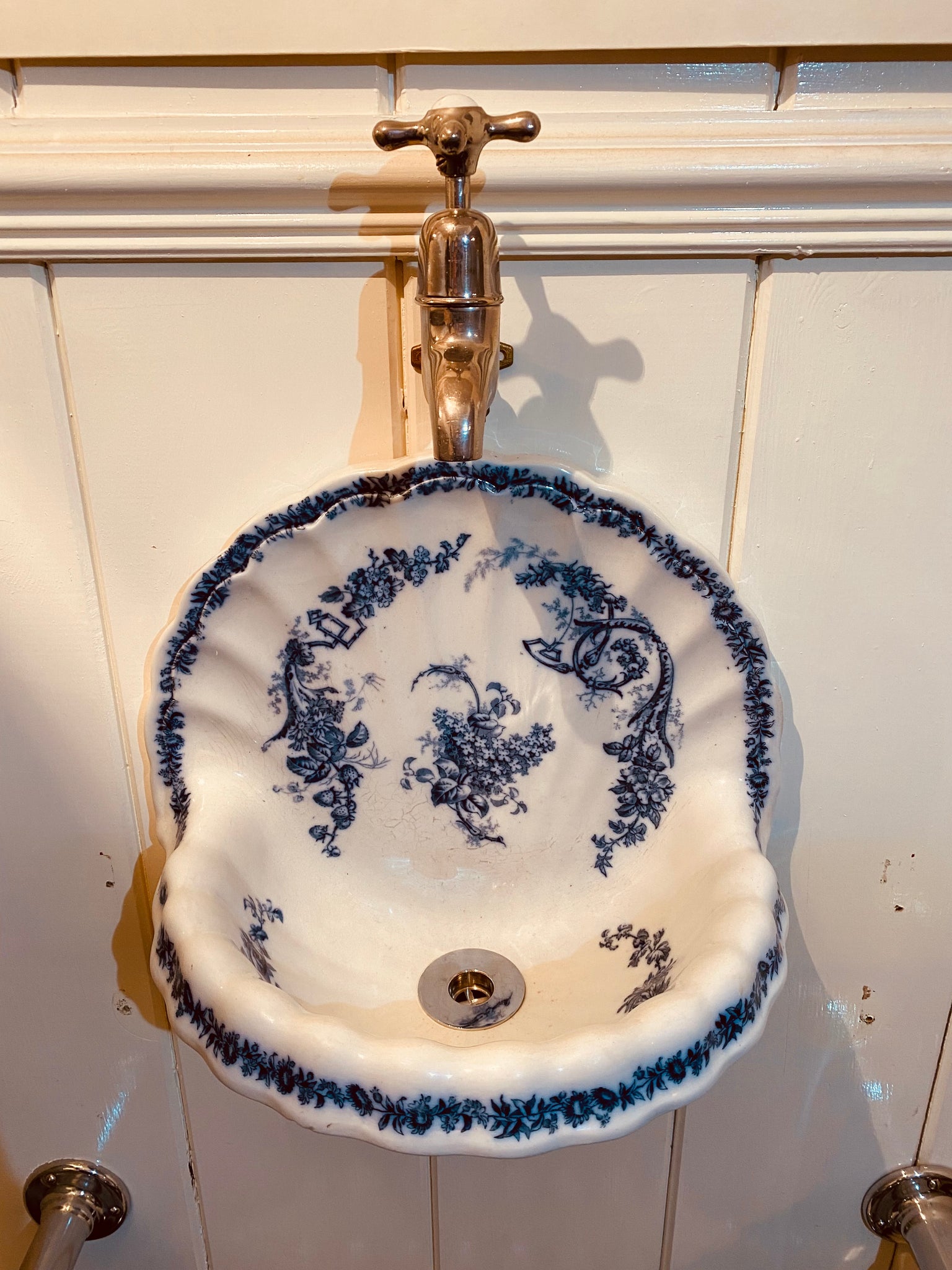 compact blue transfer cloakroom basin by couldon c.1880