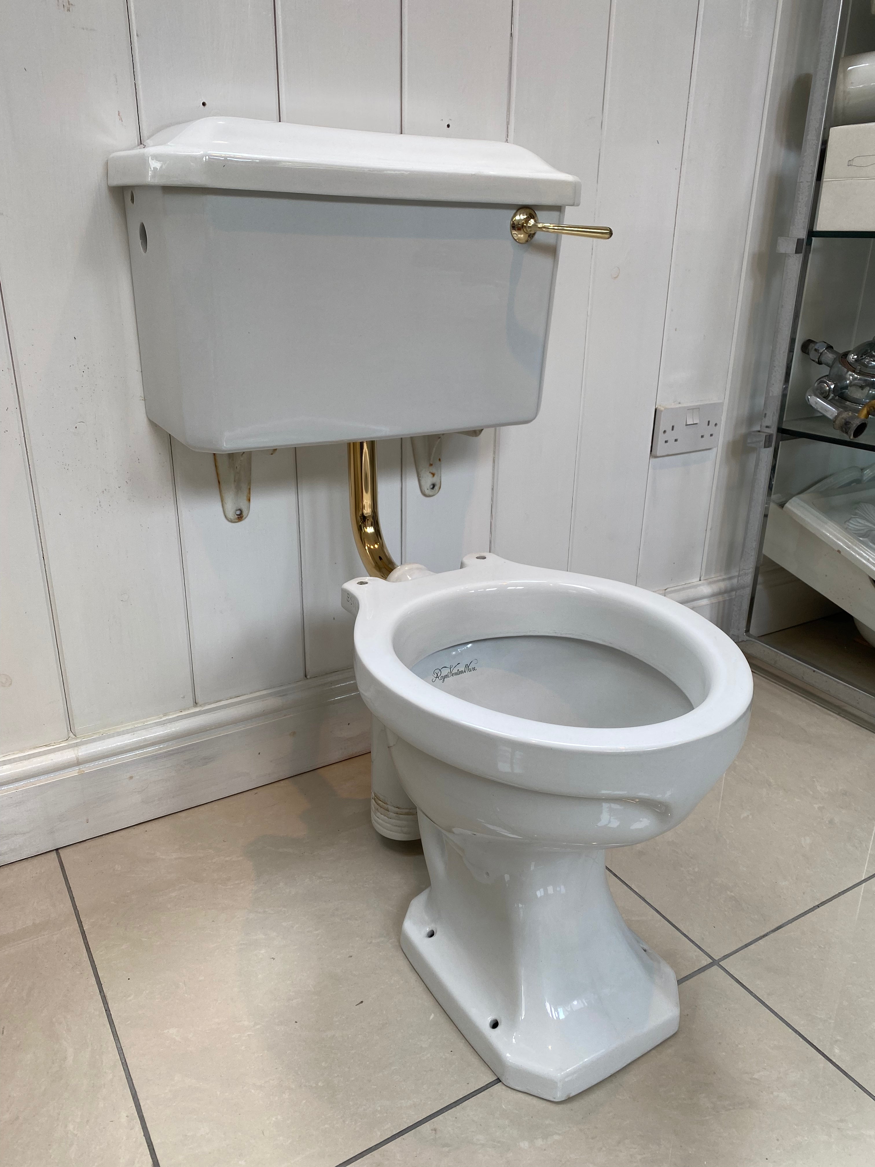 venton wc and matching cistern c.1940 with a carnival glaze. priced including brass flush pipe and handle