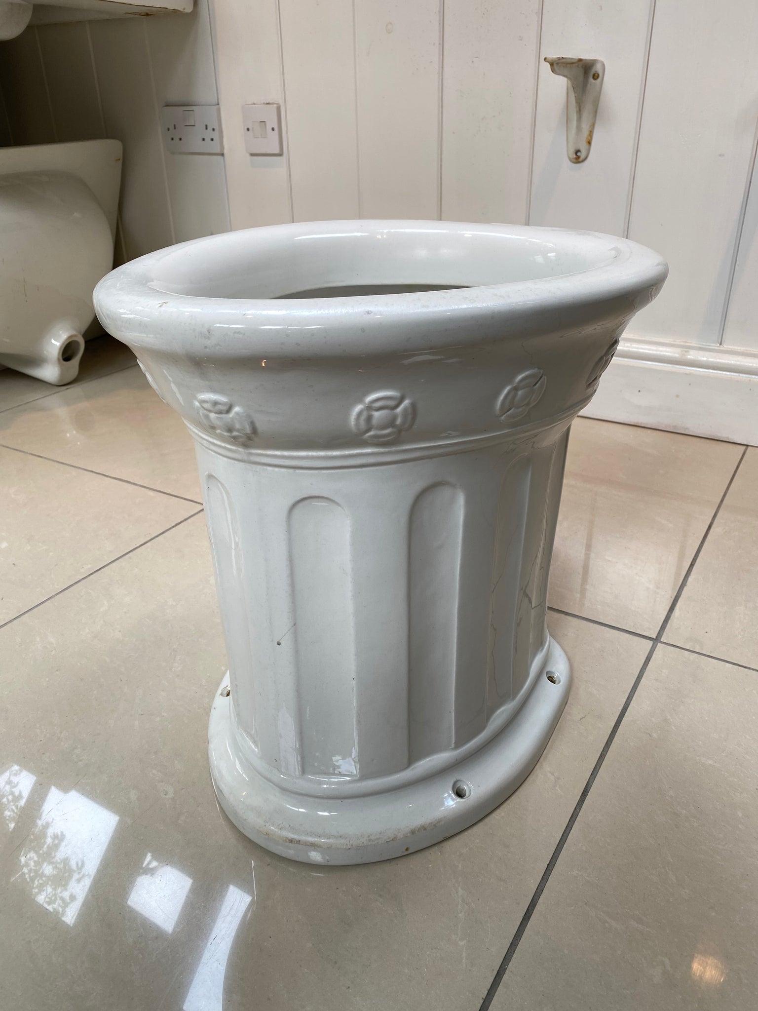 the kenwhar wc by t.c. & co. ltd (thomas crapper) priced for pan only.