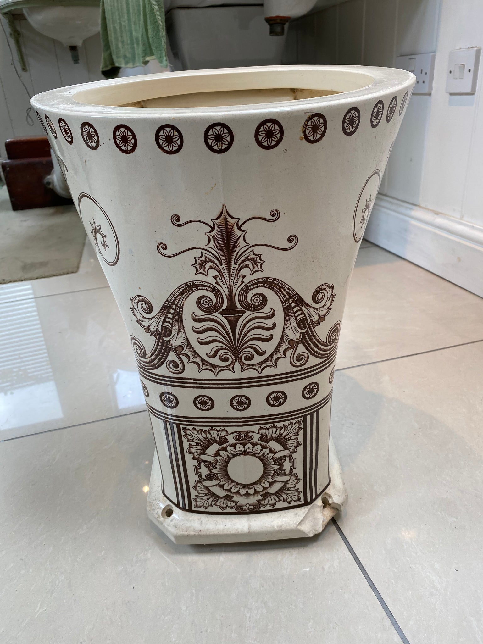 florentine wc by unitas c.1880 with integral after flush chamber