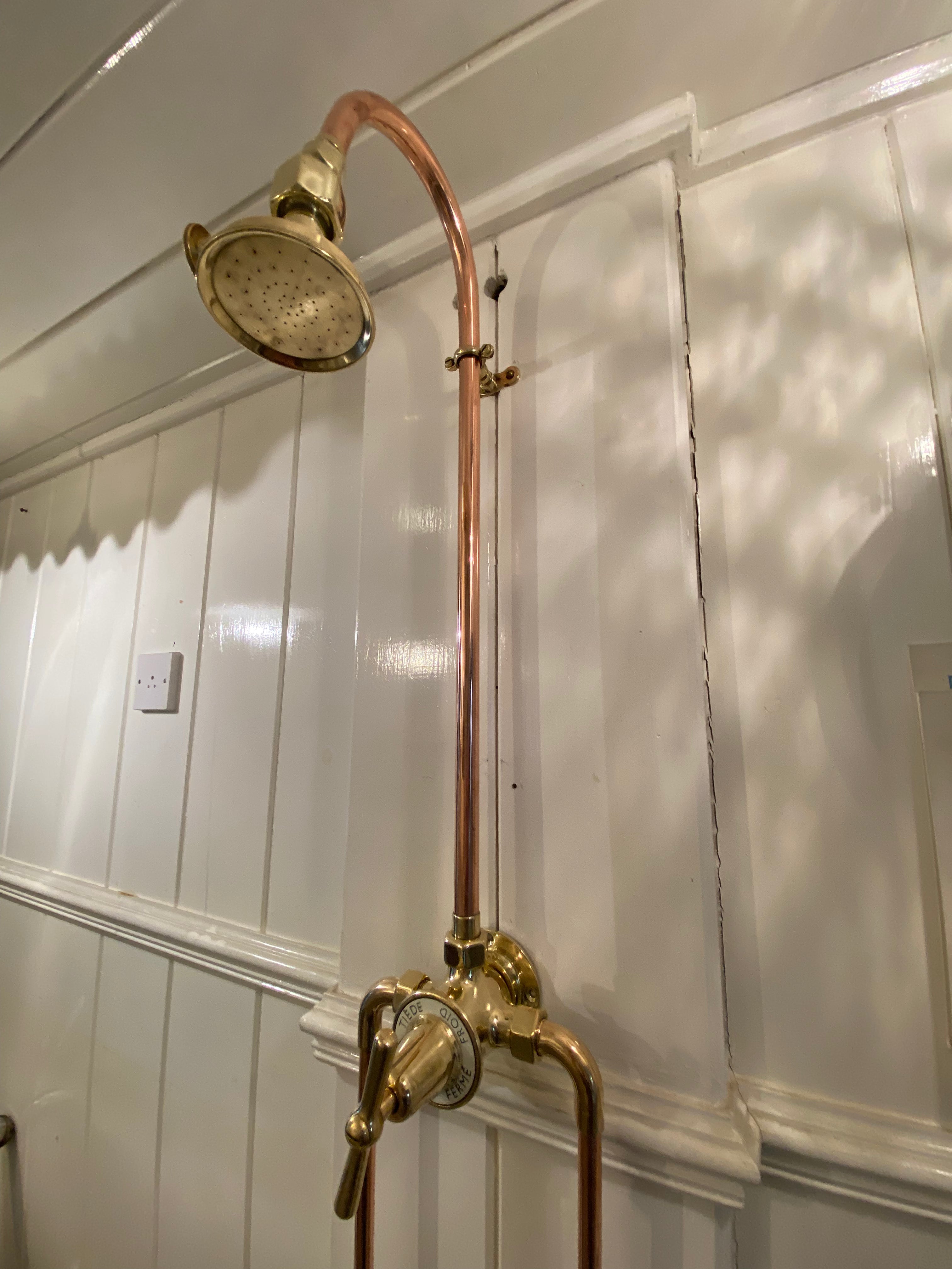 reversible french/english wall-fixing thermostatic shower c. 1950